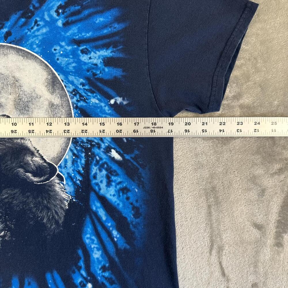 Vintage Wolf Howling At Moon Graphic T Shirt Blue Gildan Heavy Cotton Mens M - Picture 6 of 6